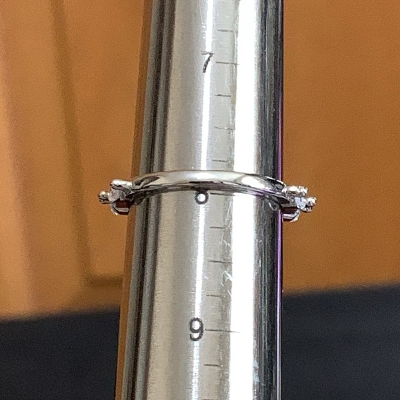 Silver tone rhinestone ring size 8 - Picture 5 of 6